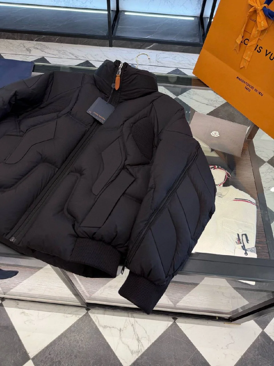 Чоловічий пуховик - Louis Vuitton